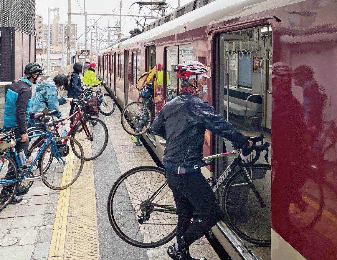 サイクルトレインが走る田原本線の写真
