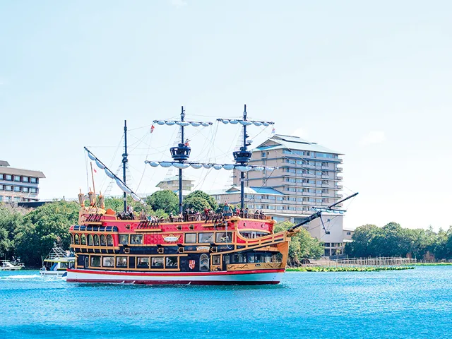 海上の帆船型遊覧船「エスペランサ」の写真