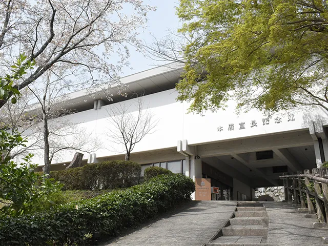 
                                                本居宣長記念館の入り口の写真
                                                