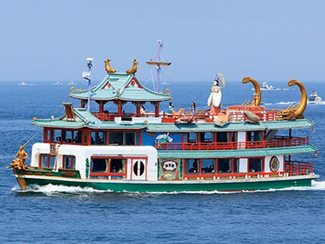 
                                                鳥羽湾めぐりとイルカ島遊覧船龍宮城の画像
                                                