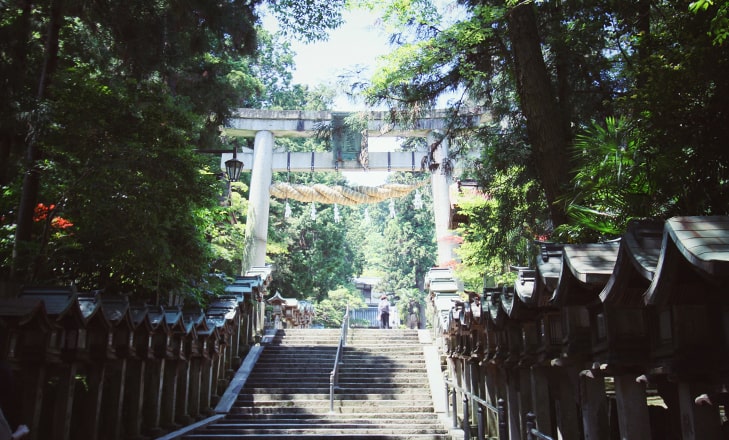 宝山寺境内1